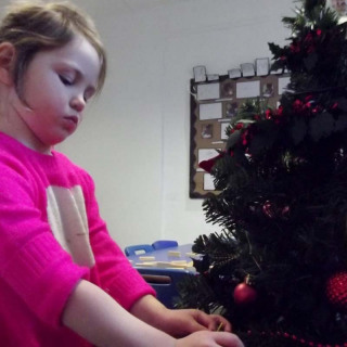 christmas-tree-decorating